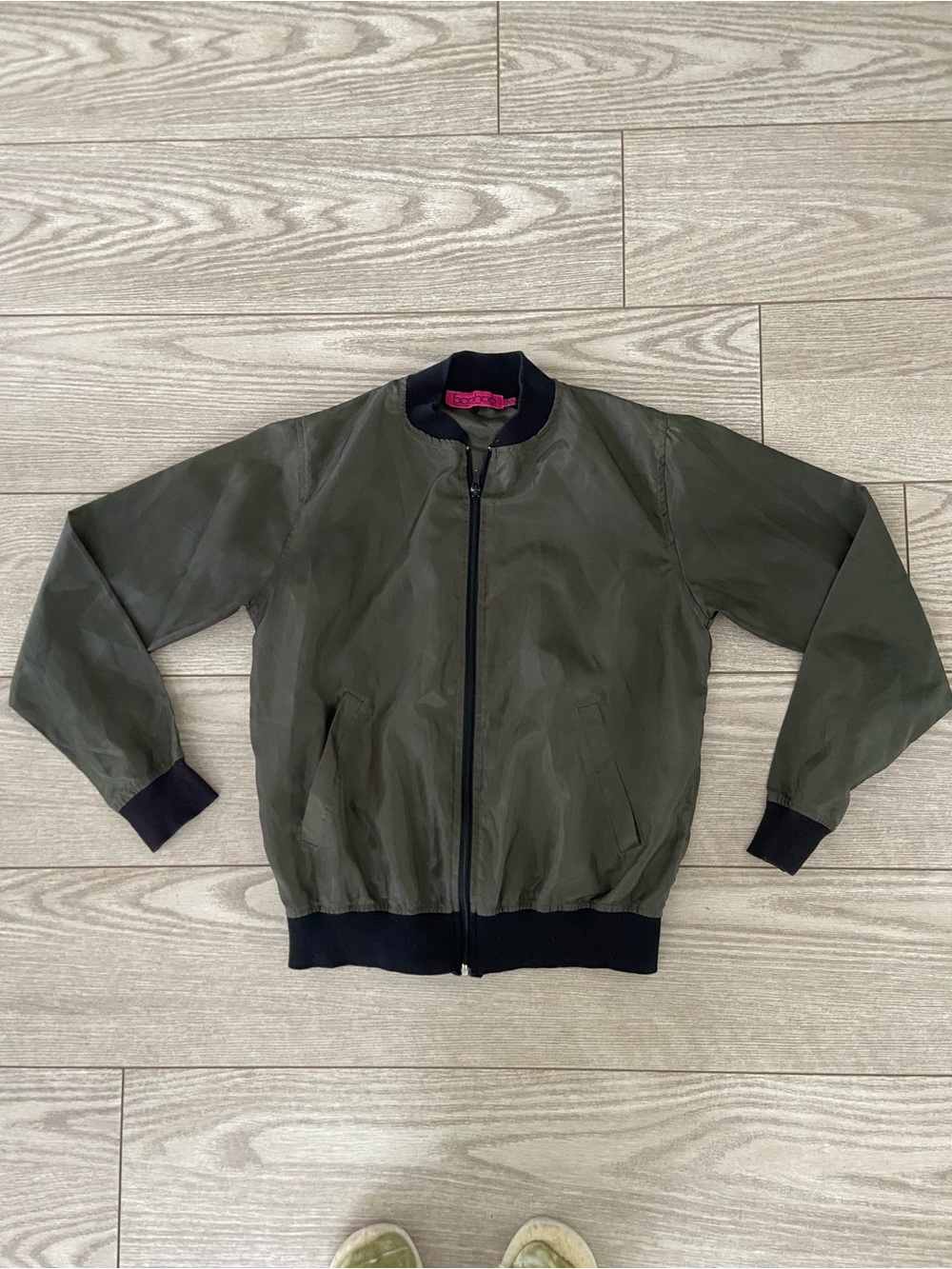 Boohoo women’s Olive Green Bomber windbreaker Jacket with Black Trim. Size: S.